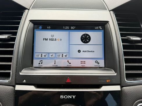 Used 2017 Ford Taurus Limited FWD image 25