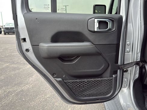 Used 2021 Jeep Wrangler Unlimited Sahara image 16