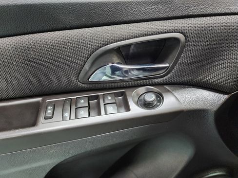 Used 2015 Chevrolet Cruze LT image 19