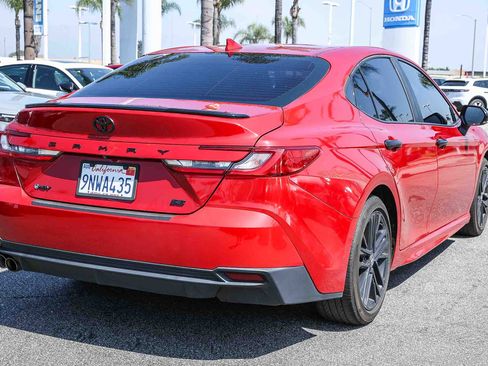 Used 2025 Toyota Camry SE image 7