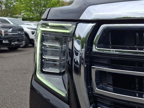 Used 2023 GMC Yukon XL SLT w/ SLT Premium Package AWD/4WD image 10