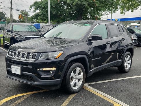 Used 2020 Jeep Compass Latitude w/ Popular Equipment Group AWD/4WD image 3