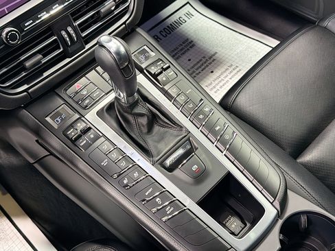 Certified 2021 Porsche Macan image 28