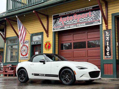 Used 2020 MAZDA MX-5 Miata Sport image 3