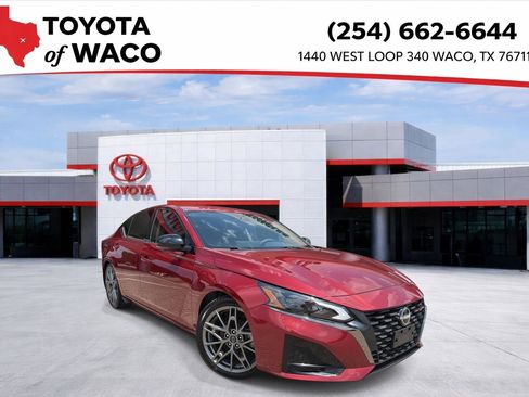 Used 2024 Nissan Altima 2.0 SR FWD image 1