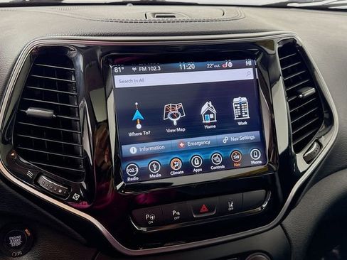 Used 2019 Jeep Cherokee Limited w/ Luxury Group image 13