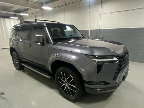 Used 2024 Lexus GX 550 w/ Accessory Package (2T) AWD/4WD image 4