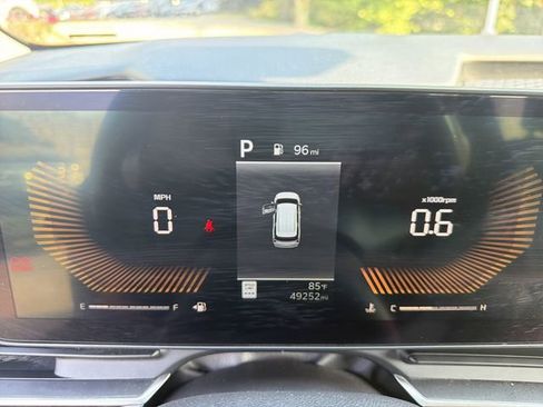 Used 2025 Kia Carnival FWD image 15