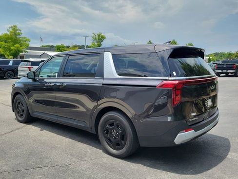Used 2025 Kia Carnival FWD image 6