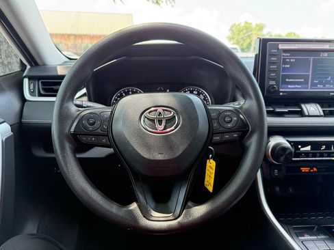 Used 2021 Toyota RAV4 LE FWD image 22