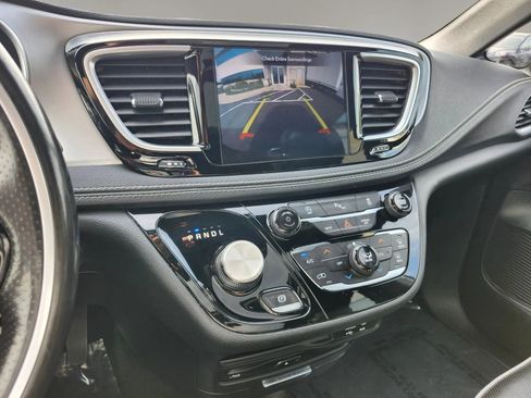 Used 2020 Chrysler Pacifica Limited w/ S Appearance Package FWD image 19