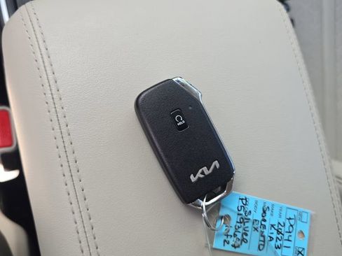 Used 2023 Kia Sorento EX AWD/4WD image 28
