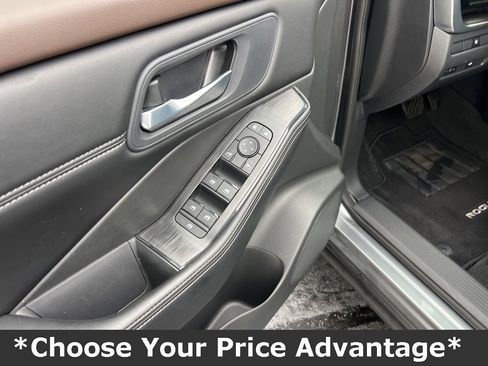 Used 2023 Nissan Rogue SV w/ SV Premium Package image 40