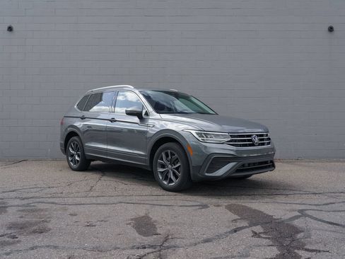 Used 2023 Volkswagen Tiguan SE AWD/4WD image 9