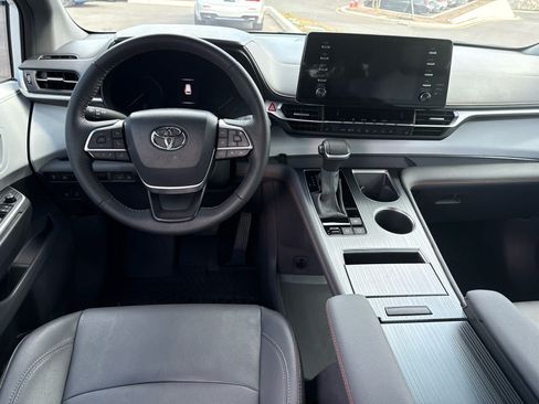 Used 2024 Toyota Sienna XSE AWD/4WD image 7