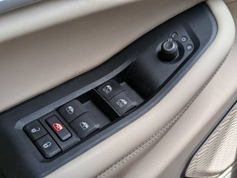 Certified 2022 Jeep Grand Cherokee L Limited RWD image 17