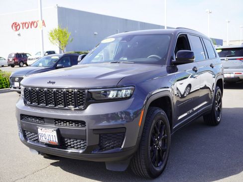 Used 2025 Jeep Grand Cherokee L Laredo image 8