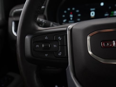 Used 2023 GMC Yukon XL SLT w/ SLT Luxury Package AWD/4WD image 26