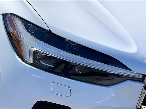 Used 2022 Volvo XC60 B5 Momentum w/ Climate Package image 25