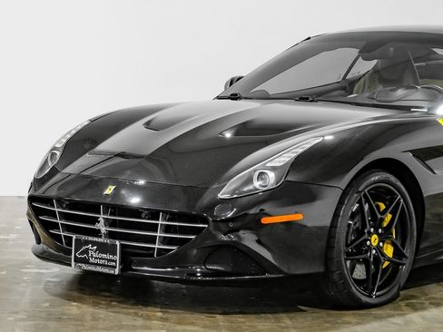 Used 2015 Ferrari California T RWD image 8