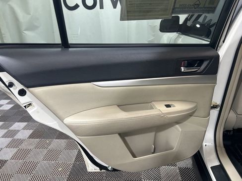 Used 2010 Subaru Outback 2.5i Premium image 19