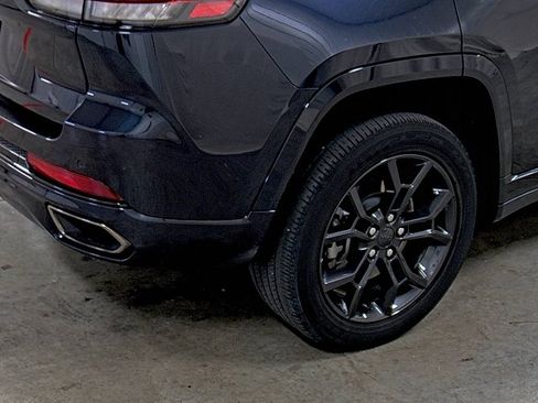 Used 2024 Jeep Grand Cherokee Limited 4xe image 12