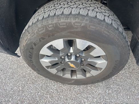 Used 2025 Chevrolet Silverado 2500 Custom w/ Custom Value Package image 11