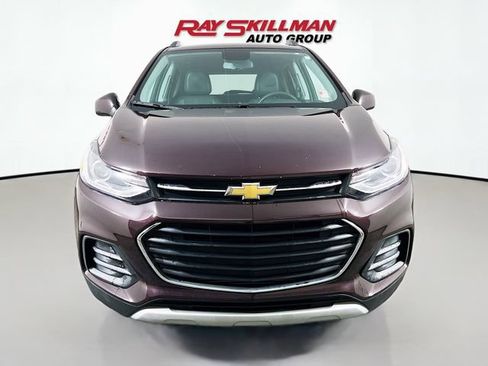 Used 2021 Chevrolet Trax LT FWD image 2