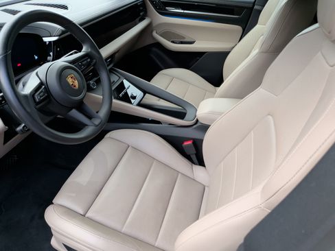 Used 2024 Porsche Macan 4 Electric image 31