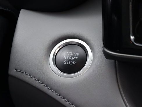 Used 2024 Toyota Highlander XLE image 19