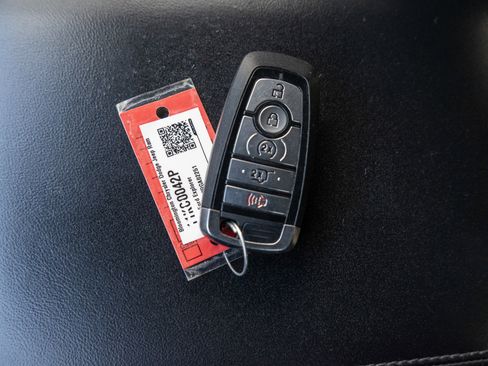 Used 2024 Ford Explorer XLT w/ Equipment Group 202A AWD/4WD image 31