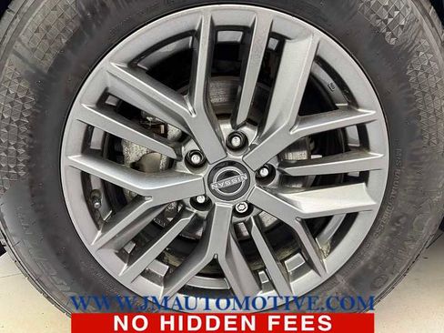 Used 2023 Nissan Rogue S image 9