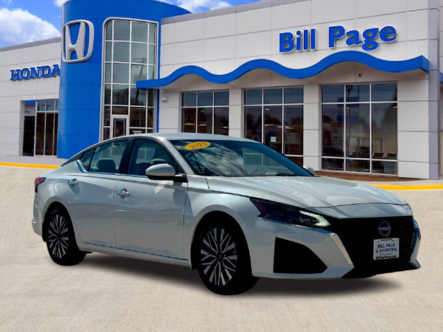 Used 2023 Nissan Altima 2.5 SV FWD image 1