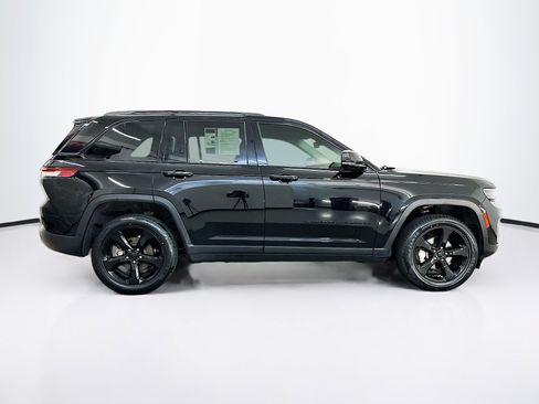 Used 2024 Jeep Grand Cherokee Limited w/ Black Appearance Package AWD/4WD image 10