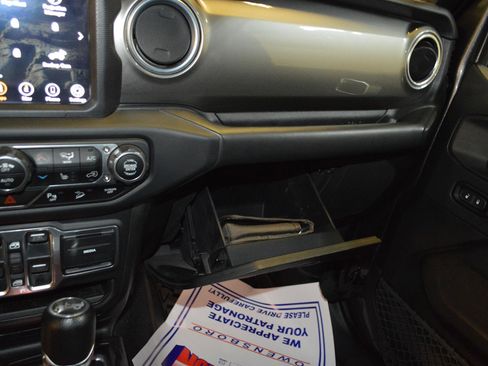 Used 2018 Jeep Wrangler Unlimited Sahara image 21