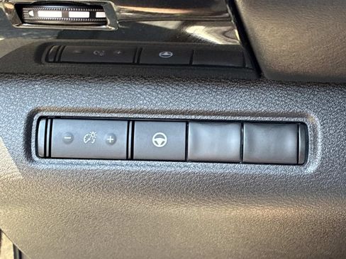 Used 2022 Nissan Pathfinder SV FWD image 33