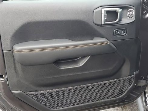 Used 2025 Jeep Wrangler Sahara image 23