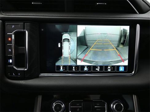 Used 2024 GMC Yukon XL AT4 w/ Technology Package image 4