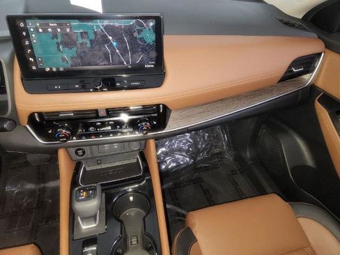 Certified 2025 Nissan Rogue Platinum w/ Platinum Premium Package image 17