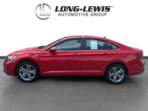 Certified 2024 Volkswagen Jetta SE w/ Panoramic Sunroof Package FWD image 2