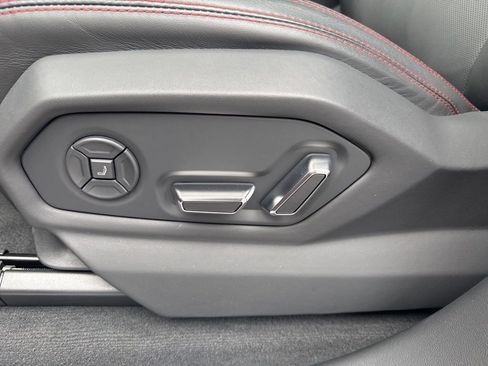 Used 2022 Lamborghini Urus image 11