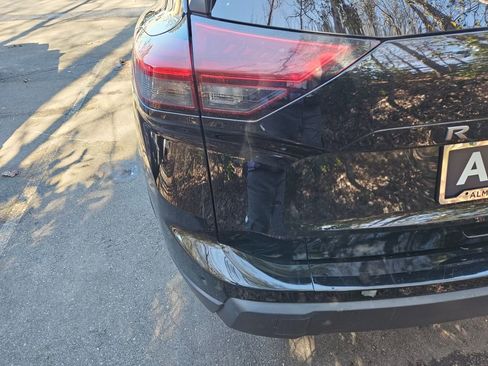 Used 2024 Nissan Rogue S image 12