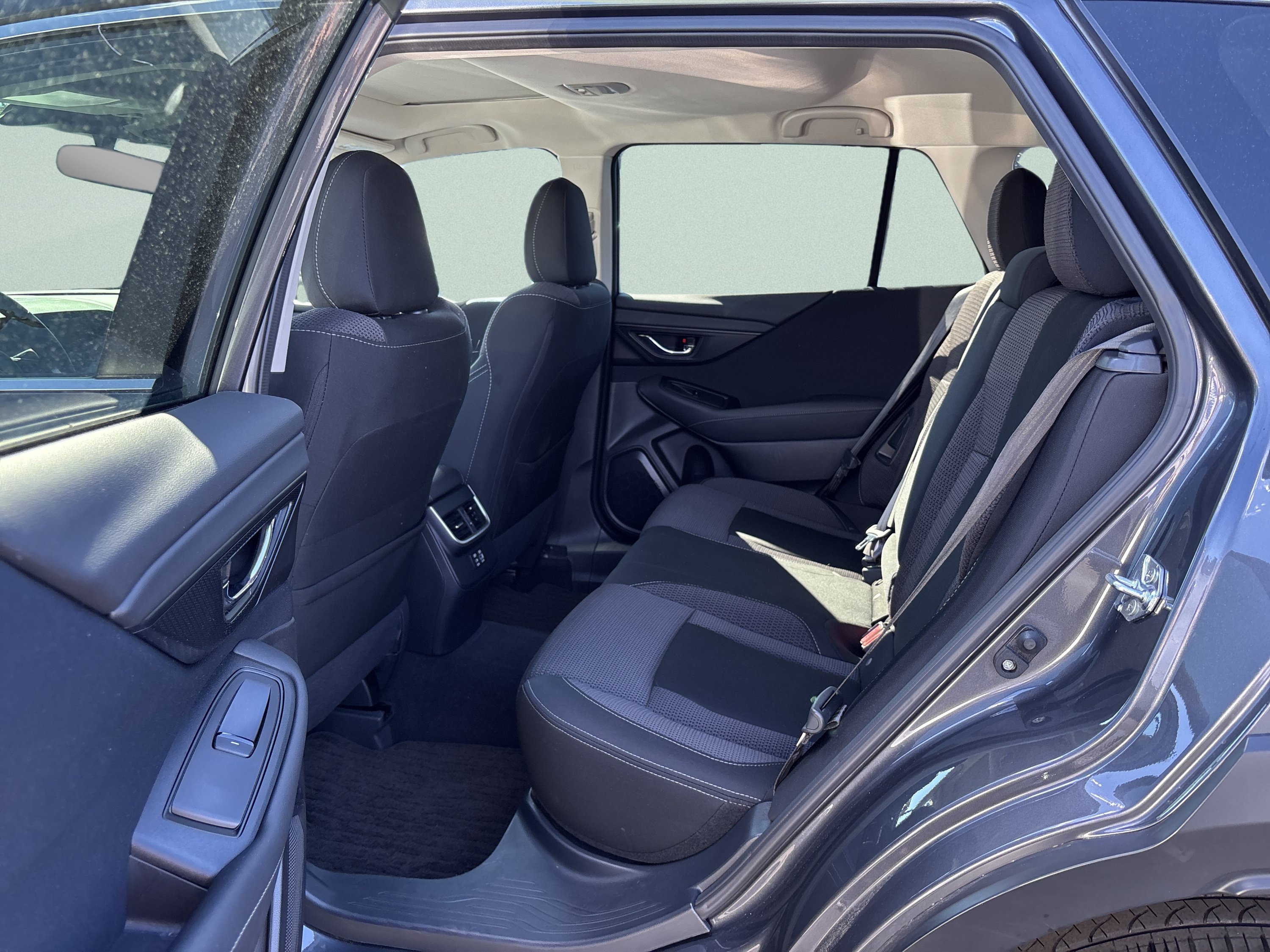 Used 2025 Subaru Outback Premium AWD/4WD image 18