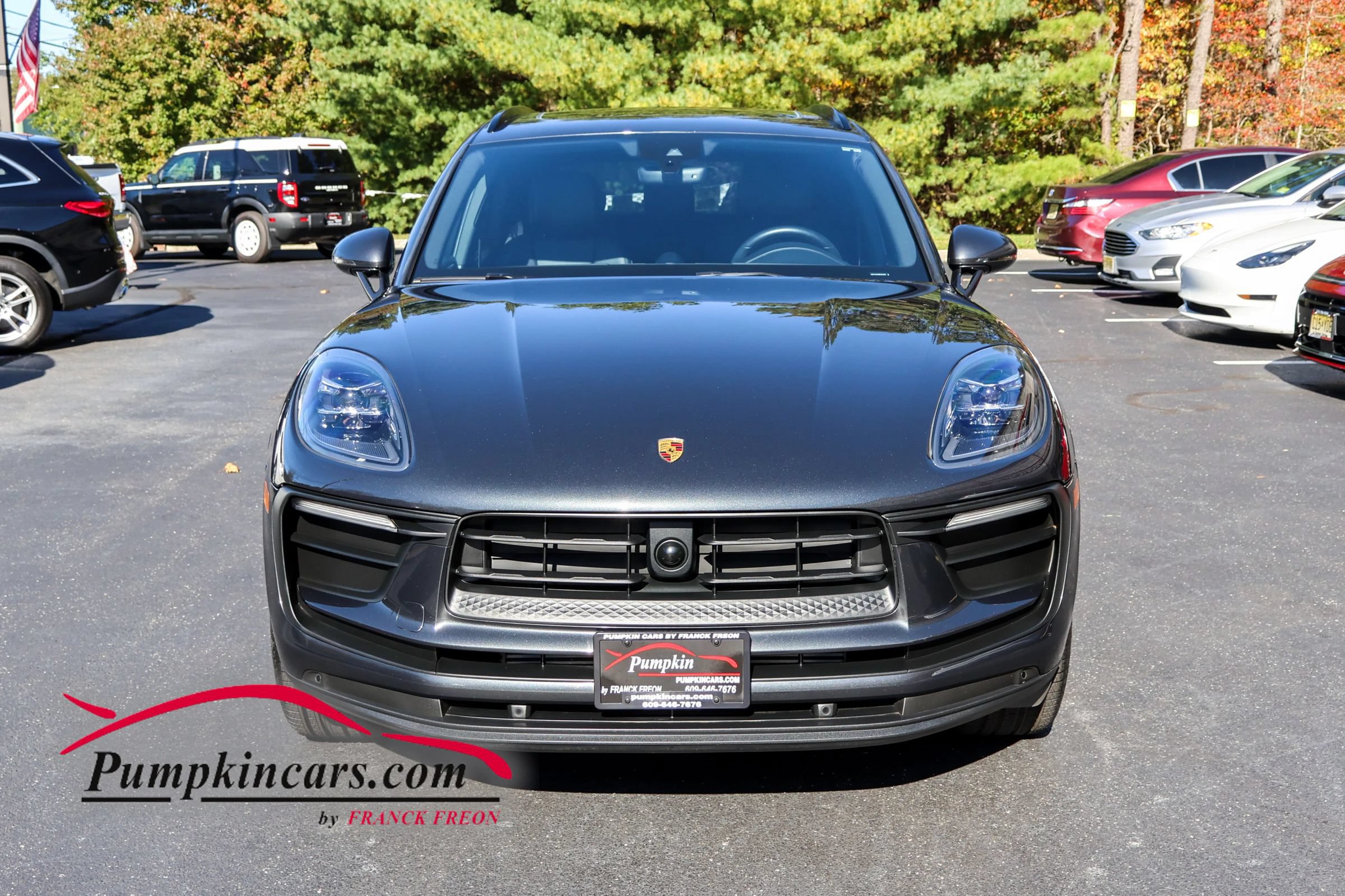 Used 2023 Porsche Macan AWD/4WD image 2