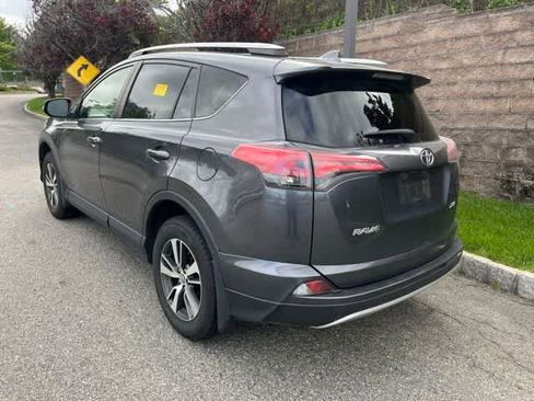 Used 2018 Toyota RAV4 XLE AWD/4WD image 6