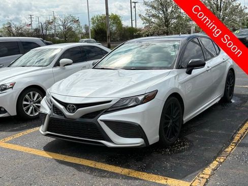 Used 2021 Toyota Camry XSE FWD image 3