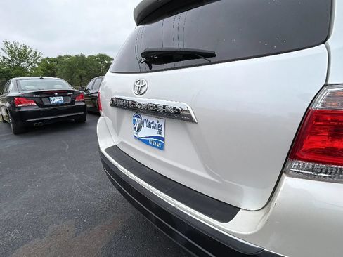 Used 2013 Toyota Highlander SE FWD image 16