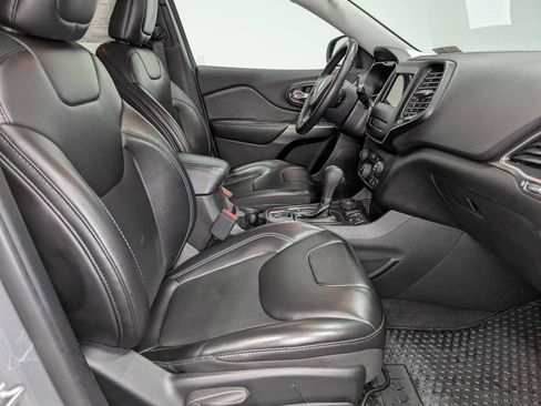 Used 2019 Jeep Cherokee Latitude Plus w/ Cold Weather Group image 42