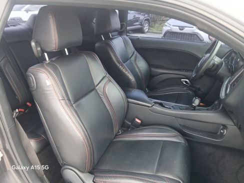 Used 2019 Dodge Challenger SXT RWD image 17