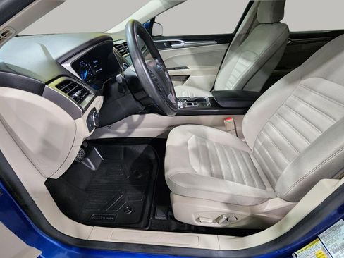 Used 2018 Ford Fusion SE w/ Fusion SE Technology Package image 13